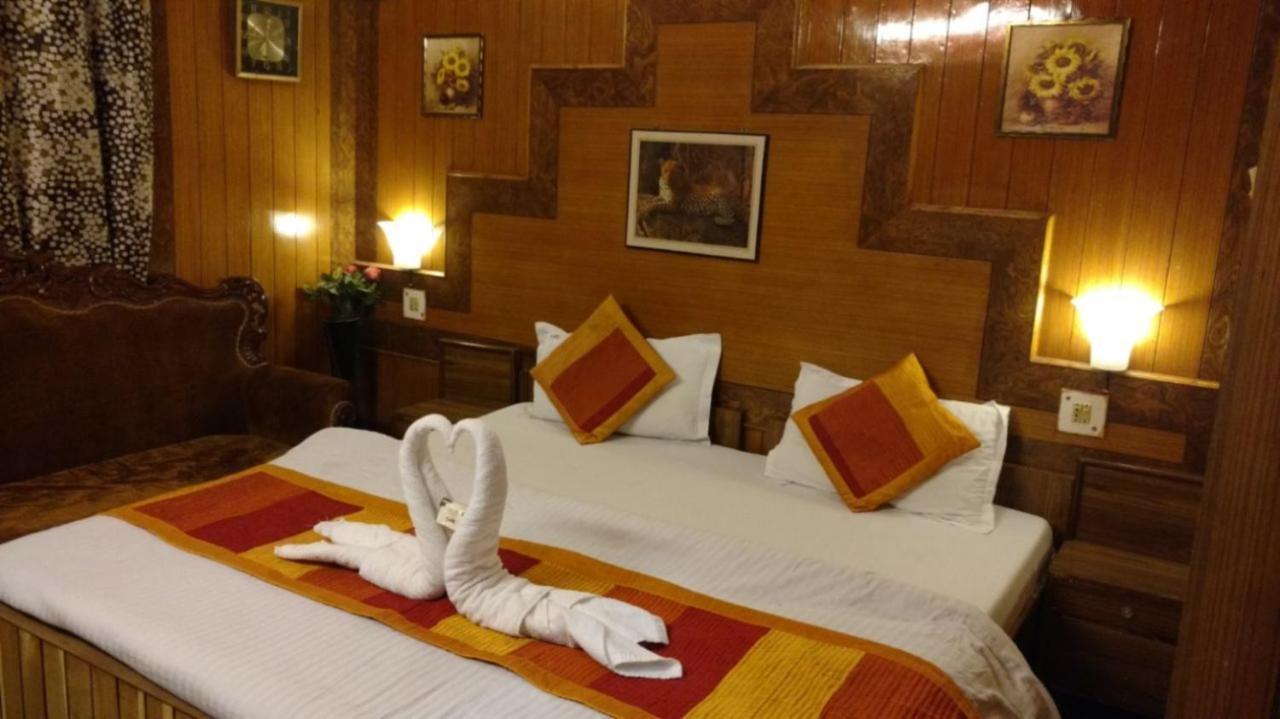 Goroomgo Ankur Lake View Mall Road Nainital - Prime Location With Luxury Room Exteriör bild